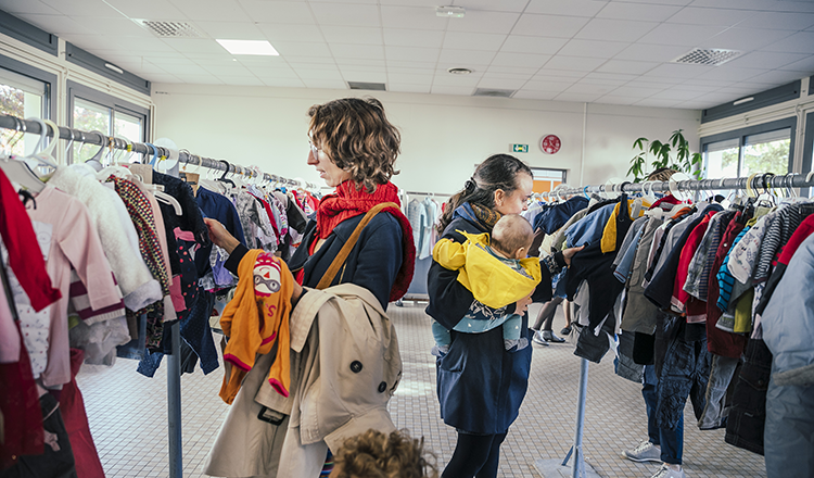 bourses vêtements jouets vélos puériculture